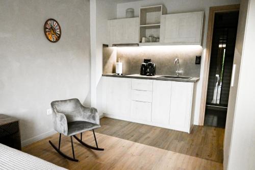 a kitchen with a chair and a sink at Komody in Delfoi