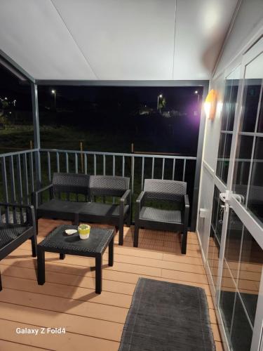 a balcony with two benches and a table on a balcony at Casa vieira in Bico