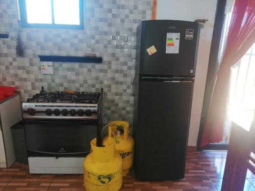 Kuchyň nebo kuchyňský kout v ubytování Casa equipada para 9 personas a 5 minutos del centro y la playa principal y 15 minutos de punta de lobos