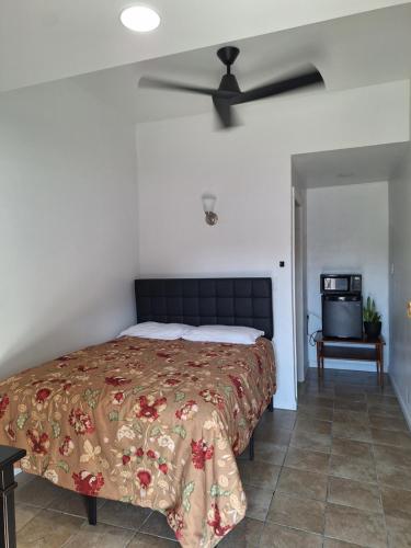 a bedroom with a bed and a ceiling fan at Garden motel in Redwood City