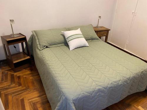 Tempat tidur dalam kamar di Departamento Colón y Santa Fe