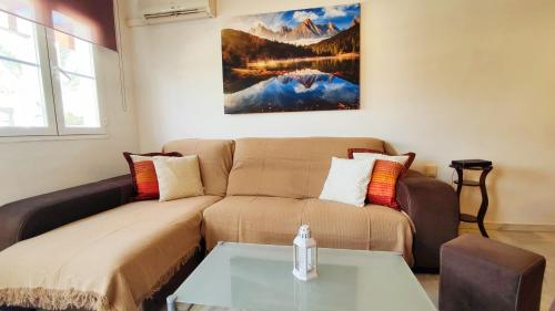 3Bdr 2 Bath Apt with parking in the best location photo 8