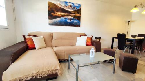 3Bdr 2 Bath Apt with parking in the best location photo 4