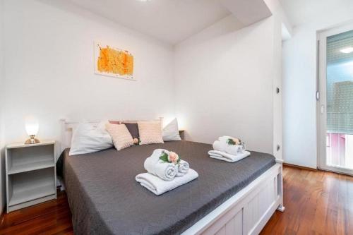 Apartments with parking space Baska, Krk - 21847