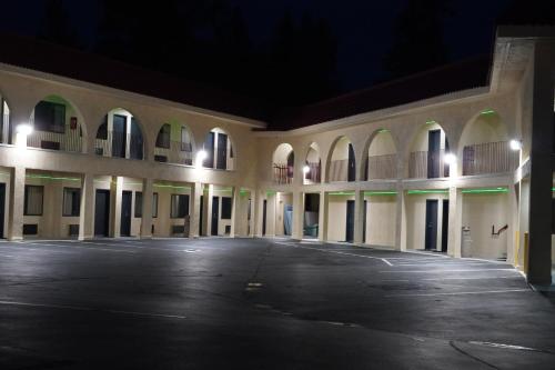an empty parking lot of a building at night at Timberland Inn & Suites in Castle Rock