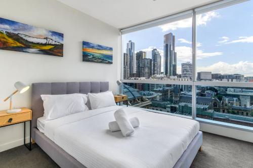 Cityscape Chic with Balcony and Skyline Views