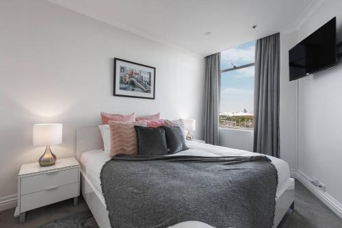 En eller flere senge i et værelse på Grand Luxury in the CBD along the Yarra River