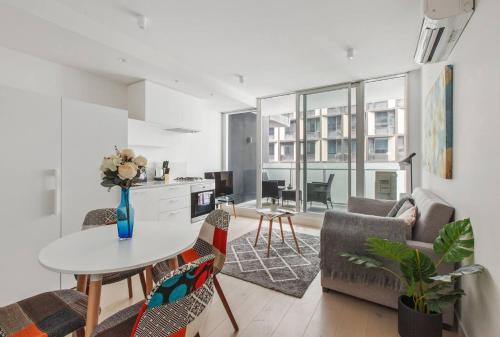 Central South Yarra Comfort with Balcony