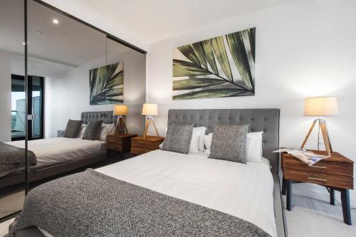 a bedroom with a bed and a couch at Lakeside Lookout - Modern Living with Majestic Views in Melbourne