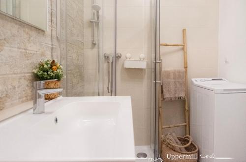 Uppermill Suite #3にあるバスルーム
