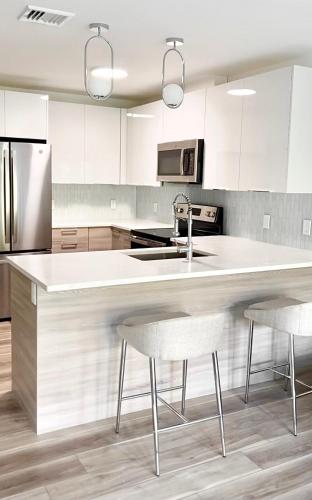 Η κουζίνα ή μικρή κουζίνα στο Modern Furnished Apartment in Heart of Quincy