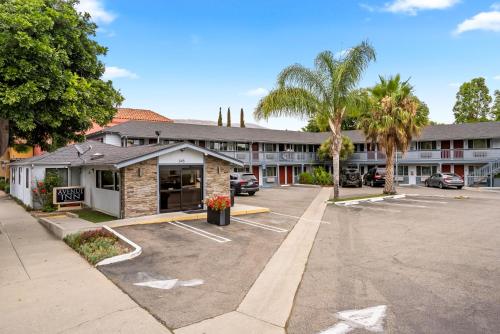 a parking lot in front of a hotel at Avenue Inn Downtown District SLO in San Luis Obispo