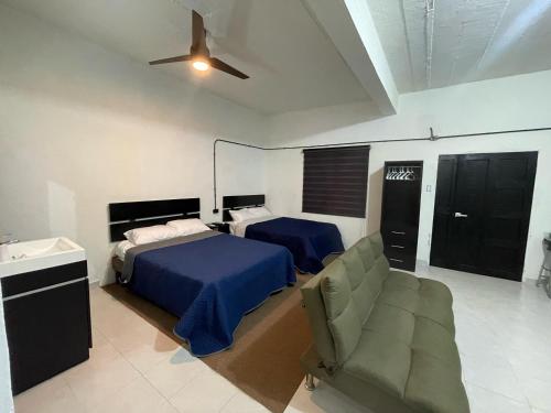 Postel nebo postele na pokoji v ubytování Suite Estadio A/c Wifi Tv 55