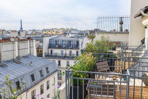 - un balcon offrant une vue sur la ville dans l'établissement Elegant apartment - 2BR-4P - Vivienne, à Paris