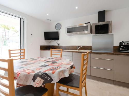 Appartement T3 climatisé, rénové avec goût, à 150m de la plage, avec terrasse et équipements complets - FR-1-409-204