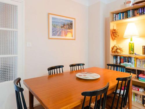 Photo de la galerie de l'établissement Charmant Pavillon Climatisé à 400m de la Plage avec Espace Extérieur et Parking - FR-1-409-206, à Fleury