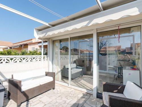 Pavillon Studio Mezzanine Climatisé avec Piscine et WIFI, Proche Plage à Gruissan - FR-1-409-240