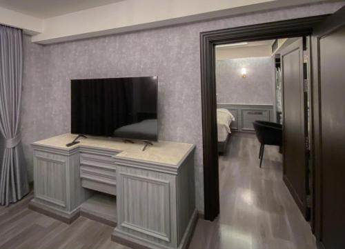 a bedroom with a vanity and a mirror and a bed at DAMNERNPAWA in Bang Khon Thi