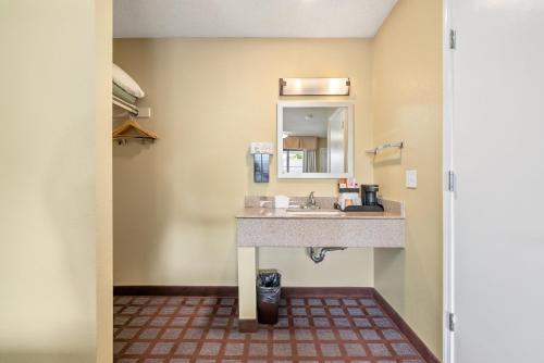 a bathroom with a sink and a mirror at Avenue Inn Downtown San Luis Obispo in San Luis Obispo