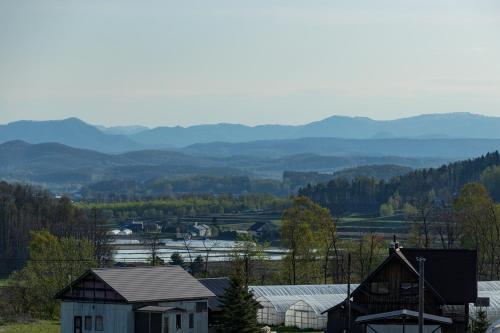 a view of a town with mountains in the background at Lodge Norheim in Asahikawa