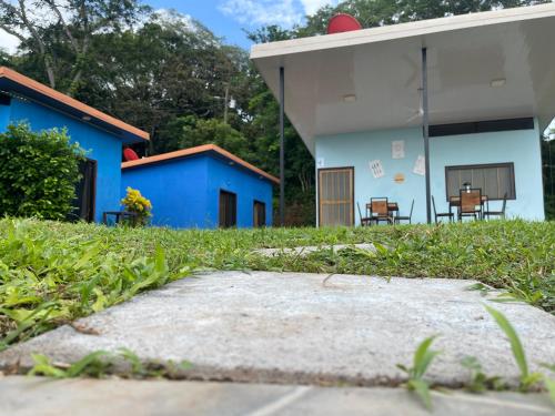 a house with a blue and white building at POSADA MIRADIA in Matapalo