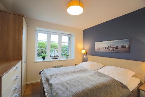 Postel nebo postele na pokoji v ubytování Ferienwohnung Am Apfelbaum - romantische Remise direkt am Golfplatz und der Schlei