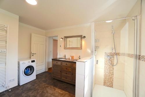 Koupelna v ubytování Ferienwohnung Am Apfelbaum - romantische Remise direkt am Golfplatz und der Schlei