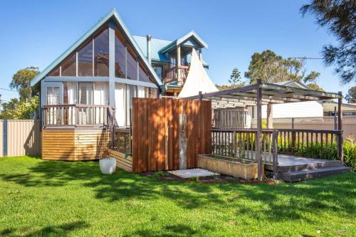 Κήπος έξω από το The Treehouse Pet Friendly 2 Mins Walk to Beach