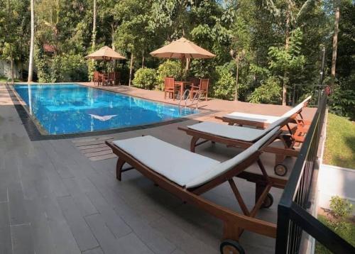 Bazén v ubytování Serenity Villa Digana nebo v jeho okolí