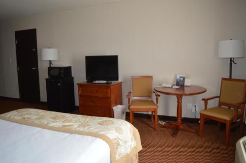 Ένα ή περισσότερα κρεβάτια σε δωμάτιο στο Best Western of Olds