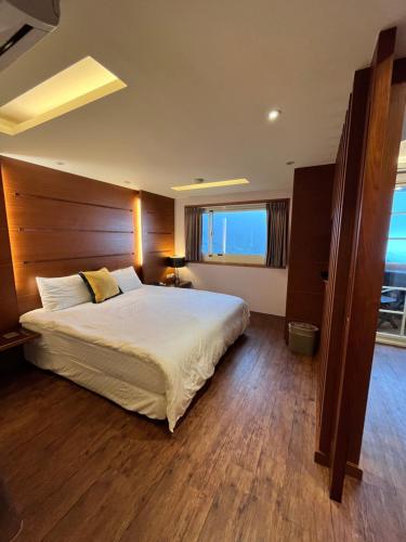 Una cama o camas en una habitación de Shanhai Guan B&B