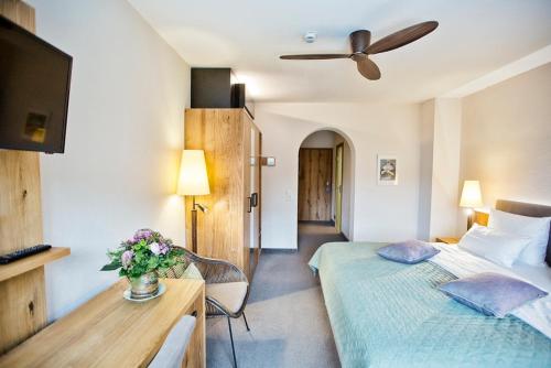 a hotel room with two beds and a tv at Historisches Gasthaus Hotel Hirschen Horn in Gaienhofen