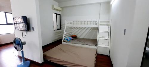 a bedroom with a bunk bed and a tv at Căn hộ 53m đủ nội thất 1PN 1WC bếp free hồ bơi, GYM, BBQ tại Warterpoint Bến Lức in Bến Lức