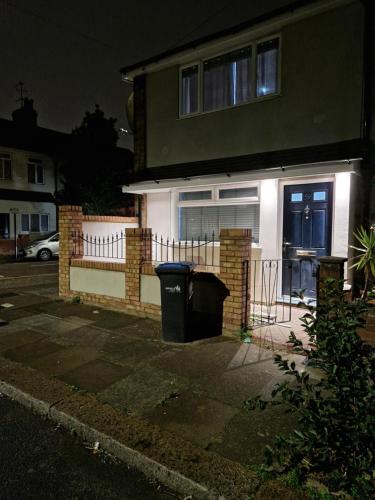 Stylish 2 bed home- short walk to Tottenham Stadium/Stations photo 7
