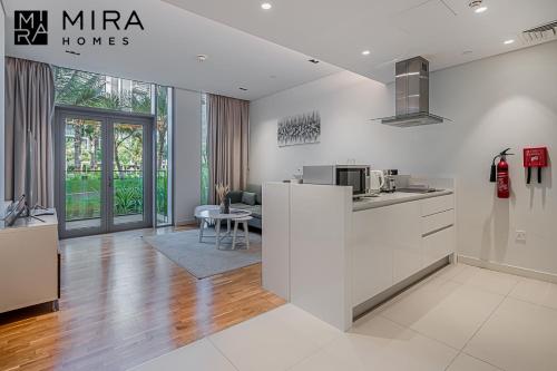 Mira Holiday Homes - Serviced 1 bedroom in Bluewaters