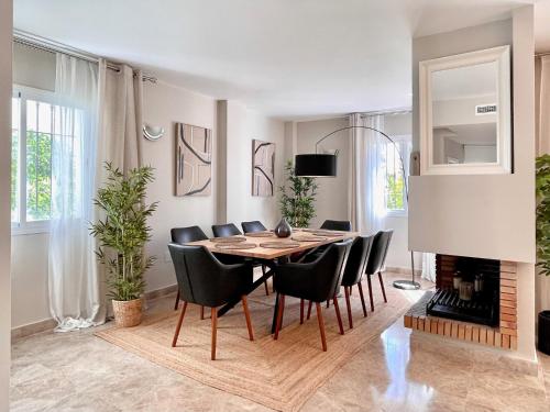 UNIQUE TOWNHOUSE IN FRONT OF PUERTO BANUS