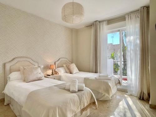 UNIQUE TOWNHOUSE IN FRONT OF PUERTO BANUS