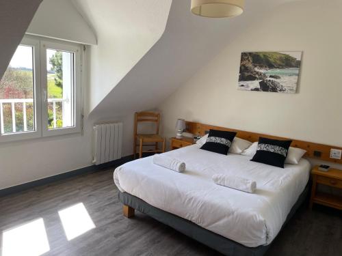 Postel nebo postele na pokoji v ubytování Hotel Aux Tamaris