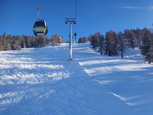 Cache-Cache MOUNTAIN & QUIET chalet 10 pers ในช่วงฤดูหนาว