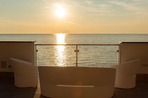 a view of the ocean from the deck of a cruise ship at Hotel Giosue' a mare in Meta