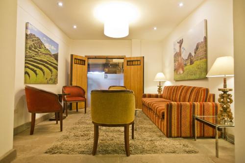 a living room with a couch and chairs at Tierra Viva Cusco Centro in Cusco