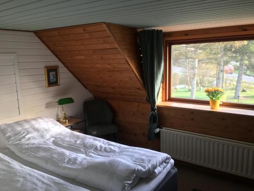 a bedroom with a bed and a window at Harvey`s Bed & Breakfast in Hjørring