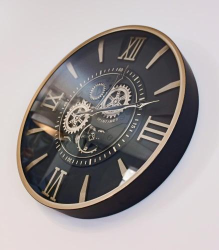a black and gold clock on a white background at Chambres d'hôtes du Val d'Asson in Montaigu-Vendée
