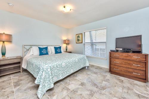 Ένα ή περισσότερα κρεβάτια σε δωμάτιο στο Le Monaco Condo at Olde Naples
