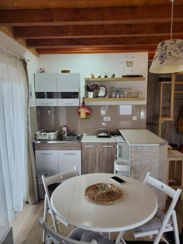 Una cocina o cocineta en Apartman Čaroban odmor Divčibare