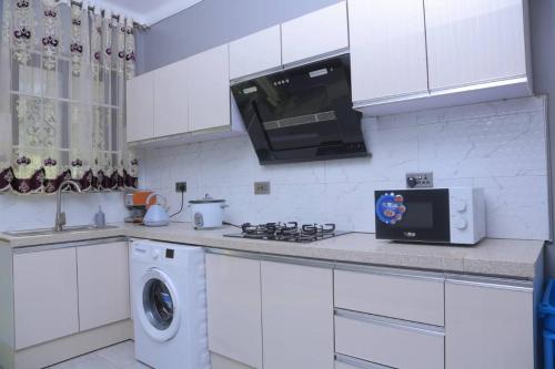 Η κουζίνα ή μικρή κουζίνα στο SAM Baraka Apartments