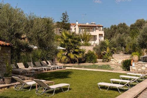 a yard with lounge chairs and a swimming pool at Villa Resperi in Gonia