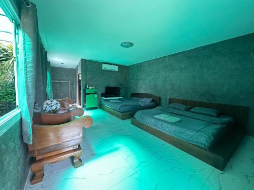 Postel nebo postele na pokoji v ubytování บ้านภทรพรรณ ขุนยวม แม่ฮ่องสอน PATARAPHAN HOUSE, Khunyuam, Maehongson, Thailand