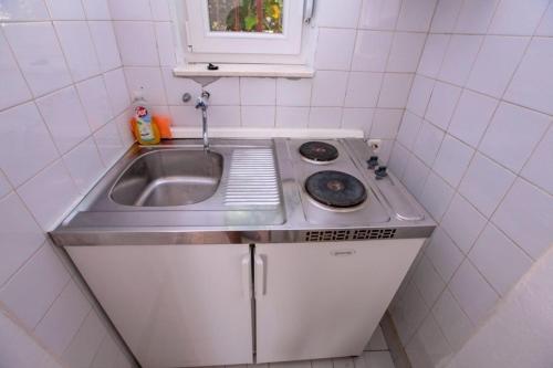 Kuchyňa alebo kuchynka v ubytovaní Studioapartment Podaca 3676-2