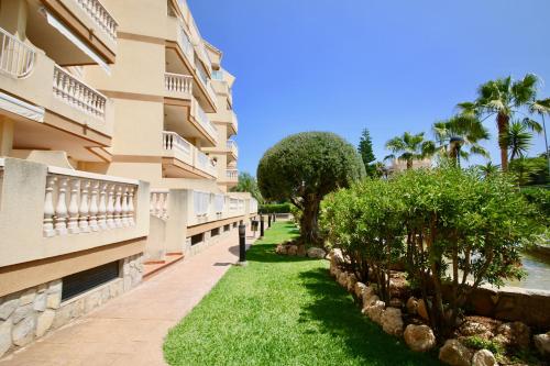 Residencial Playa Sol III by CARLOSFERIEN